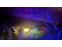 Seyir halindeki otomobil dereye uçtu, sürücü yaralandı