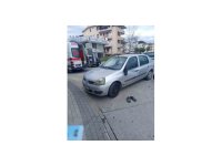 Dönüş yasağına uymayan otomobile motosiklet çarptı: 2 yaralı