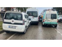 Antalya’da 4 araçlı zincirleme kaza: Araçta sıkışan yolcu itfaiye ekiplerince çıkartıldı