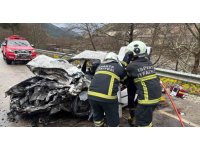 Isparta-Antalya kara yolunda feci kaza: 2 ölü, 4 yaralı