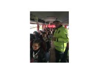 Burdur’da otogarda emniyet kemeri kullanımı hakkında bilgilendirme