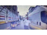 Trafikte dehşet: Tırdaki yolcu bıçakla saldırdı