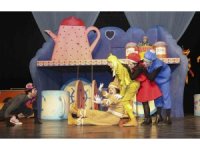 Mersin’de ‘Bisküvi Adam’ oyunu miniklerle buluştu