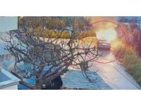 Park halindeki otomobili benzin döküp kundaklamak isterken kendini yaktı