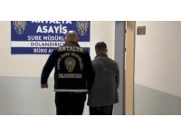 Kendisini MİT görevlisi olarak tanıtıp vatandaşı dolandıran şüpheli suçüstü yakalandı