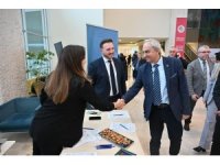 Kepez’de iş arayanlarla işverenler aynı çatı altında buluştu