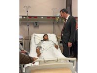 Başkan Vekili Çiçek, hastaneye giderek kazada yaralanan personelin durumu hakkında bilgi aldı