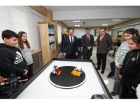 Depremin izlerinin silindiği kentte, 1540 takım, robot yarışmasında derece yapmak için mücadele verecek