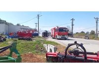 Karton yüklü kamyonet seyir halindeyken yandı