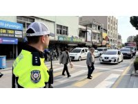 Yayalara yol vermeyen sürücülere ceza kesildi