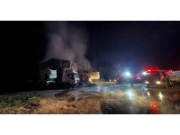 Ağır vasıta servisinde yangın çıktı: 2 çekici, 1 kamyon zarar gördü