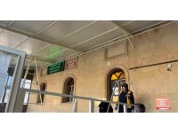 Burdur’da merdivenden düşen usta ve çırağı yaralandı