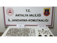 Kaş’ta tarihi eser kaçakçılığı operasyonu: Çok sayıda obje ve gümüş sikke ele geçirildi
