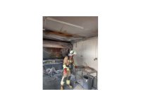 Defne’de iş yeri alevlere teslim oldu