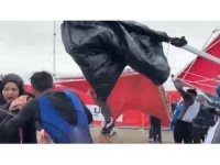 Salda Duatlonu Türkiye Kupası’nda şiddetli rüzgar çadır ve bariyerleri uçurdu, o anlar kameralara yansıdı