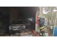 Antalya’da oto boyama atölyesindeki yangında iki iş yeri zarar gördü