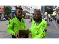 Göç yolunda yorgun düşen Ebabil kuşlarına polisten yürek ısıtan şefkat