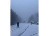 Osmaniye’de dolu yağışı yolları beyaza bürüdü