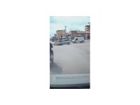 Hatay’da hafif ticari araç ile otomobilin çarpıştığı anlar kamerada