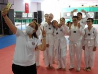 Tekvandoculardan veda özçekimi