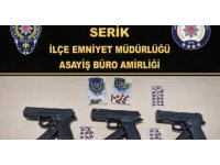 Serik’te silahla ateş ederek kamu güvenliğini tehlikeye sokan 7 kişi tutuklandı