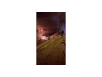 Tufanbeyli’de çıkan yangında ev ve ahır küle döndü