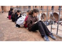 Alanya’da Kızılkule’nin 800. yılında 800 öğrenci aynı anda kitap okudu