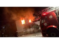 Yanan evde dumandan etkilenen iki çocuk hastaneye kaldırıldı