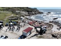 Sahil kenarındaki kaçak yapıların yıkımı sürüyor