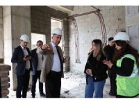 Başkan Yapar, Akasya Mahallesinde yapımı devam eden sosyal tesisi inceledi