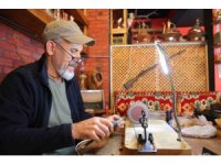 Kendi yaptığı torna ile el emeğini sanata dönüştürüyor