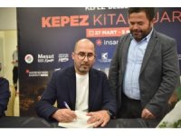 Kitabının satış geliri köy okulunun yapımına bağışlandı