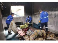 Belediye ekipleri yangının izlerini sildi, değerli eşyaları teslim etti