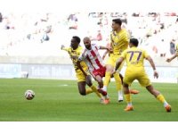 Trendyol Süper Lig: Antalyaspor: 0 - Eyüpspor: 0 (İlk yarı)