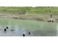 Tarsus’ta ırmakta kaybolan genci arama çalışmaları sürüyor