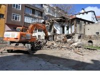 Isparta’da katlı otopark projesinde metruk binalar yıkıldı, çalışmalar hız kazandı