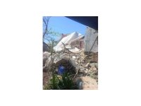 Antalya’da 2 katlı kerpiç ev çöktü