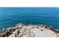 Ambulans kapatılan yol sebebiyle olay yerine ulaşamadı, kalp krizi geçiren vatandaş botla kurtarıldı