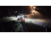 Sele kapılan araçtaki 2 kişi hayatını kaybetti, çevre illerden destek ekipleri sevk edildi