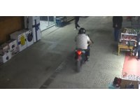 Tarihi çarşıda motosiklet kazası: Yayaya çarpıp kaçtı