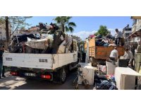 Belediye boşaltıyor, o dolduruyor: Daha önce 2 operasyonda 16 kamyon çöp çıkan evden 4 kamyon daha çöp çıktı