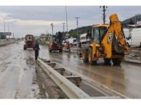 Selle birlikte araçları mahsur kaldığı karayolu ulaşıma açıldı
