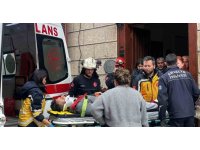 Antalya’da depoya inmek isterken düşen genç yaralandı