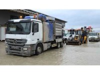 Hatay Büyükşehir Belediyesi ekipleri, 110 noktaya müdahale ederek 32 vatandaşı kurtardı