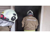 İskenderun’da evin mutfağı alevlere teslim oldu