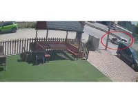 Otomobille motosikletin çarpıştığı kaza güvenlik kamerasında: 1 yaralı