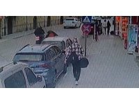 Yaya geçidinde karşıya geçen kadın, motosikletin çarpmasıyla yaralandı