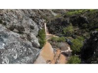 Tarihi kuraklıkla yok olan şelale, aşırı yağışlarla yeniden hayat buldu