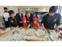 Antalya’da minikler mutfağa girdi, renkli kurabiyeler ortaya çıktı