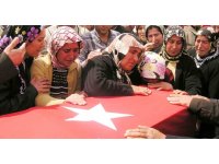 Adana’da şehit annesinin dramı: "Can verdim, evimde oturamıyorum"